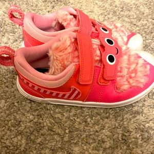 Nike pink 10c shoes